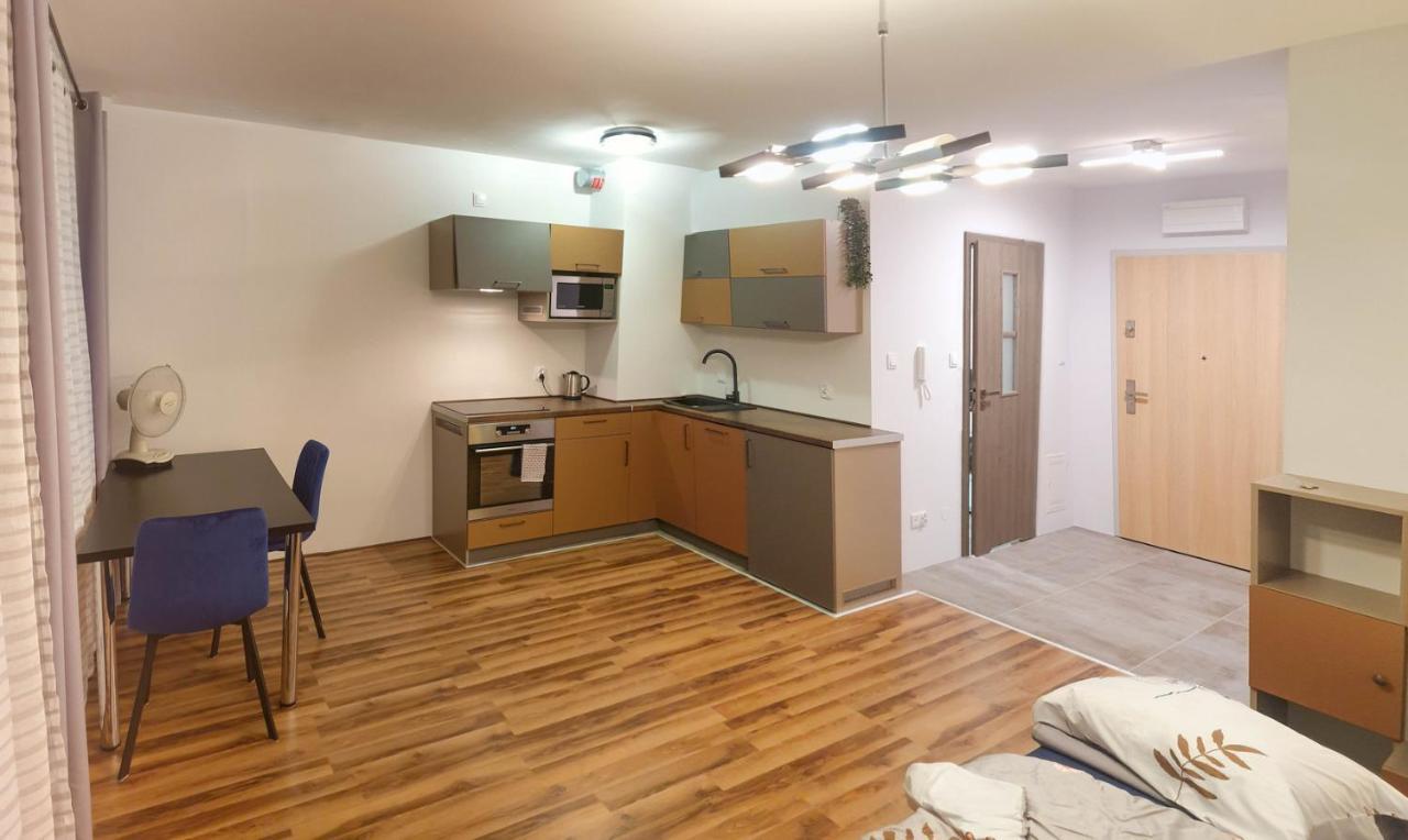 Mini Apartament Krakow Pn / Cracow North Z Parkingiem Ngoại thất bức ảnh